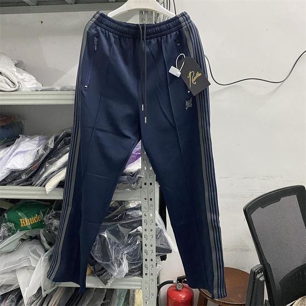 Pantaloni da uomo Dark Blue Needles Pantaloni della tuta AWGE Uomo Donna Pantaloni a pista stretta con farfalla a righe grigie Gym