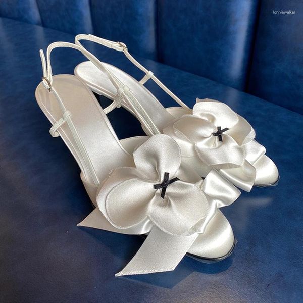 Сандалии белый цветок круглый ноги черный лук деталь полость на шлинг -пряжка шпильки на каблуках летнее платье для вечеринки повседневная обувь