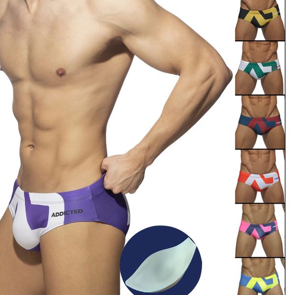 Costumi da bagno da uomo Fashion Triangle Swim Trunks Costume da bagno sexy europeo e americano Pantaloncini con stampa estiva Beach Swimming Vacation 230724