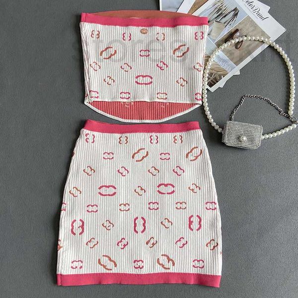 Zweiteiliges Kleid-Designer-Strick-BH-Halbrock-Set für Damen-Sommerneuheit 2022, gestricktes Wickelkleid mit schlankmachendem Temperament J3G4