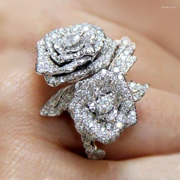 Fedi nuziali Huitan Splendido anello con zirconi brillanti Gioielli da donna per feste con un design raffinato Accessori per dita a forma di rosa chic alla moda