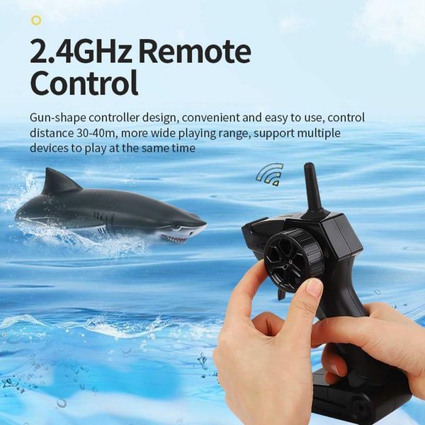 ElectricRC Boats Wireless Remote Control Shark Boat 2in1 Toy 24G RC ad alta velocità impermeabile Racing Shape regalo per ragazzi 230724