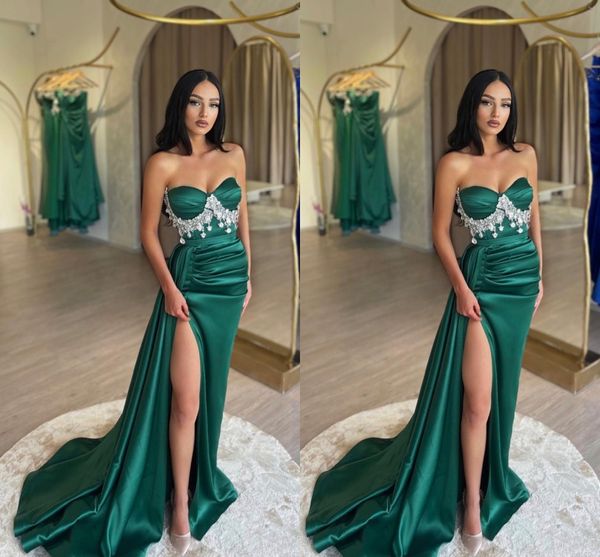 Seksi Emerald Green Plus Beden Denizkızı Prom Elbiseler Siyah Kadınlar İçin Kristaller Sevgilim Boncuklu Yan Bölünmüş Resmi Giyim Doğum Günü Pageant İkinci Resepsiyon Partisi önlük