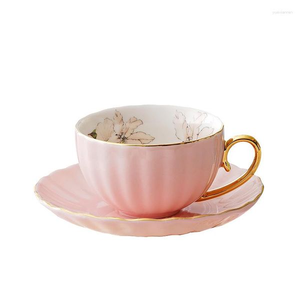 Xícaras Pires Acessórios de cozinha Bone China Cerâmica Conjunto de xícaras de café Elegante Casa Flor Organizador de chá Inglês Tarde Vermelho