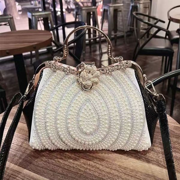2023 nuove signore di moda incrostate di diamanti senso avanzato borsa di perle di lusso di qualità borsa a tracolla singola casual a tracolla per le donne