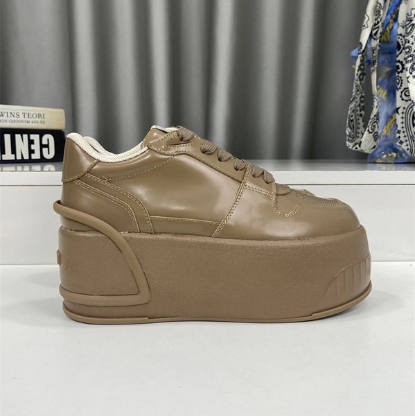 Modenschau Leder Low-Tops Sneaker Weiße Plateauschuhe Damen Dicker Boden Flatform Sneakers Trainer Übergröße Geprägtes Logo Lässig