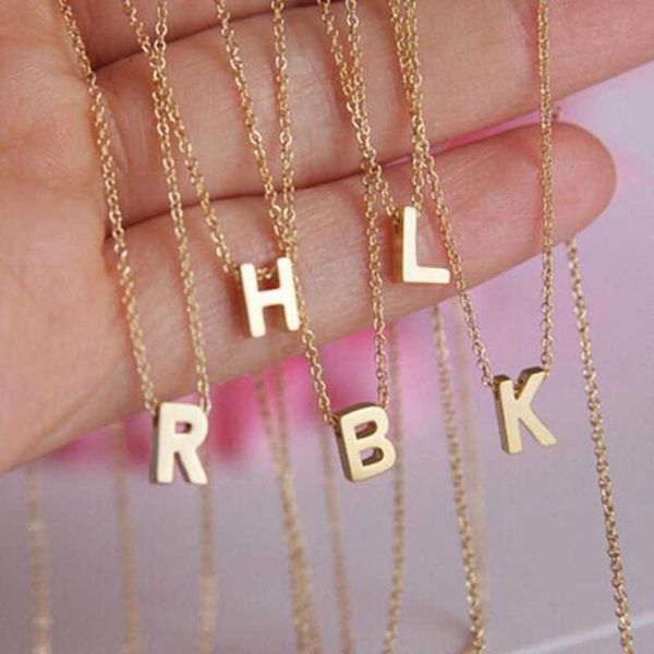 Neue Mode Gold Farbe Initial Englisch A-Z Buchstaben Anhänger Halskette Kette Choker Damen Kleine Charm Kragen Titan Edelstahl Schmuck Zubehör für Frauen