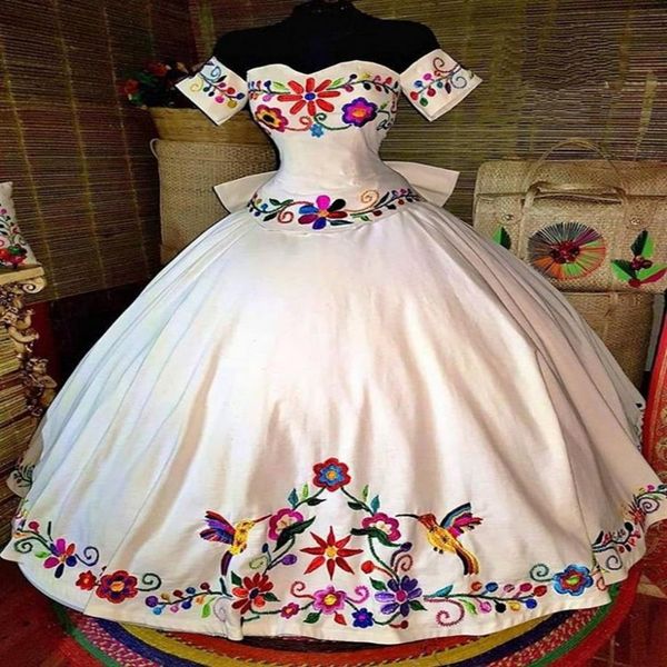 Mexikanisches Charro-Quinceanera-Kleider-Thema, bunt bestickt, schulterfrei, Satin, Schnürung, Ballkleid, süßes 16-Kleid für Mädchen, Vestid247D