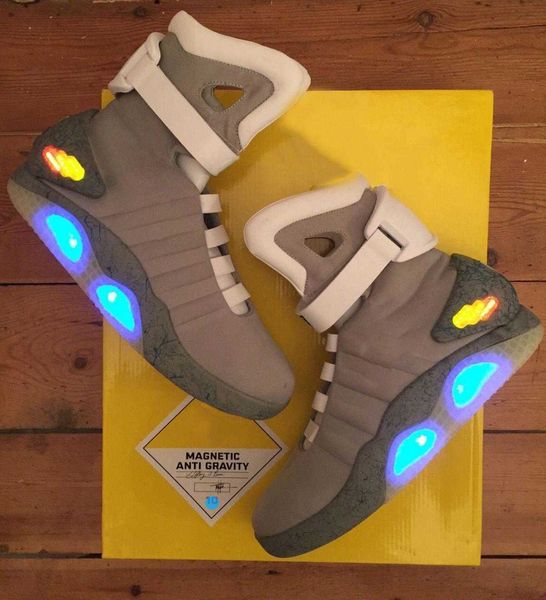 2023 TOP vendita limitata scarpe con lacci automatici Air Mag Sneakers Marty Mcfly's Led Ritorno al futuro Glow In The Dark Grey Mcflys uomo sportivo taglia 38-47TOP