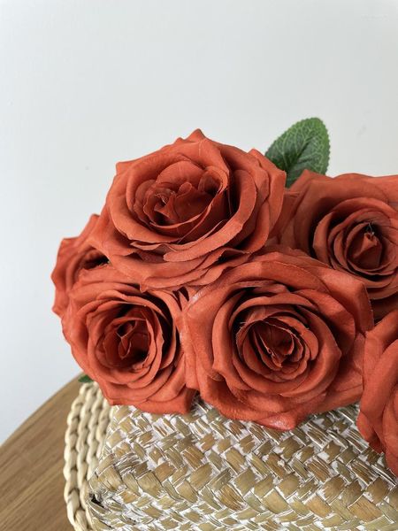 Flores decorativas 10 pçs laranja ferrugem rosa de seda com haste longa 45 cm rosas artificiais em atacado para decoração de festa de casamento em casa