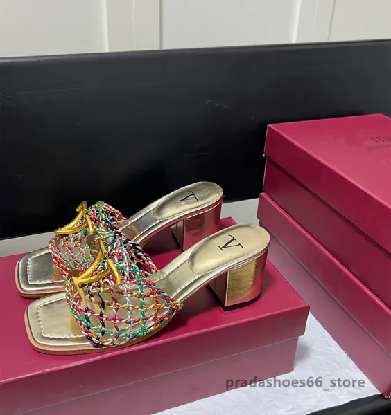 2023 Luxus-Designer-Dame High Heels Slides aushöhlen Stil Mode Frauen Schuhe Outdoor Gold Silber Matt glänzend VL Slipper Garavani Sandale