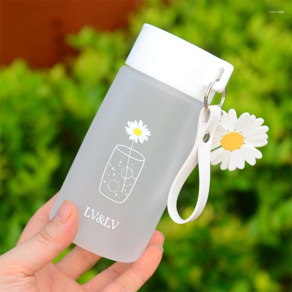 Garrafas de água 550ml plástico margarida garrafa transparente BPA livre esportes ao ar livre caneca estudante portátil com corda