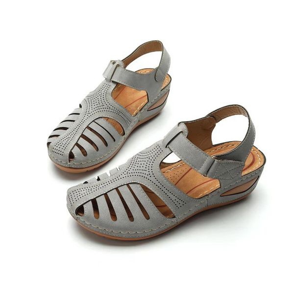 2023 Sandalen römischen Stil Keilabsatz einfarbig große runde Zehenloch Sandalen für Frauen Mode Luxus Sommerschuhe schwarz weiß