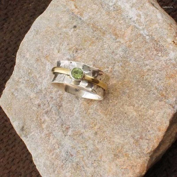 Cluster-Ringe, exquisit, schön, vergoldetes Silber, zweifarbig, eingebetteter grüner Stein, Wickelring, Damenmodeschmuck, Verlobungsfeier