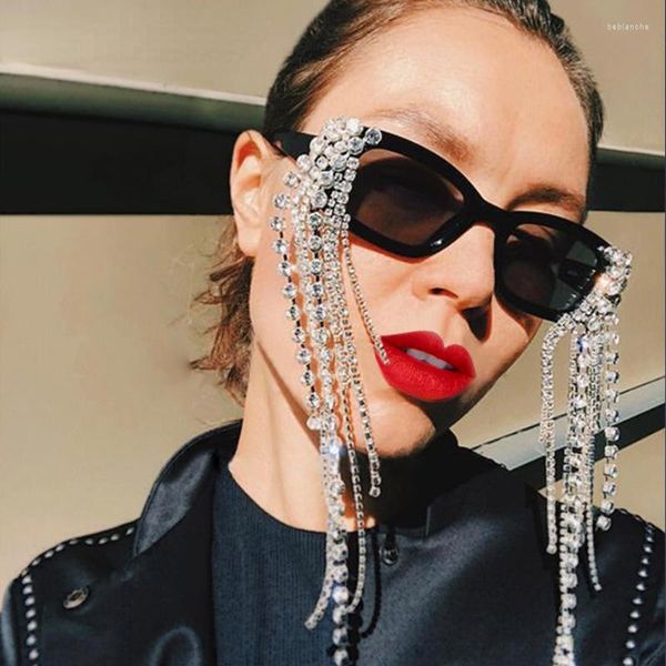 Occhiali da sole da donna Protezione solare UV Fashion Personality Nappa Diamond Street Shoot Catwalk Party Glasses