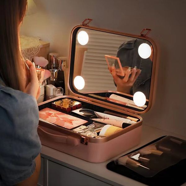 Kosmetiktaschen Hüllen Frauen Intelligente LED-Make-up-Tasche mit Spiegel Große Kapazität Professionelle wasserdichte ABS-Reisetasche 230725