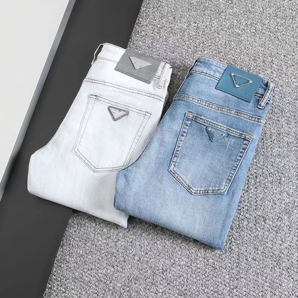 Jeans da uomo di lusso di design Pantaloni casual elasticizzati di colore retrò da moto con stampa triangolare superiore