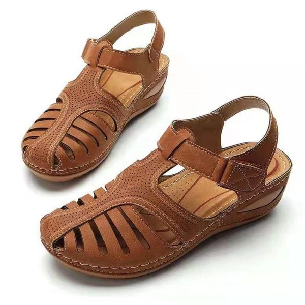 2023 Sandalen im römischen Stil mit Keilabsatz, einfarbig, große runde Zehenloch-Sandalen für Damen, modische Luxus-Sommerschuhe, Grau, Rot, Braun