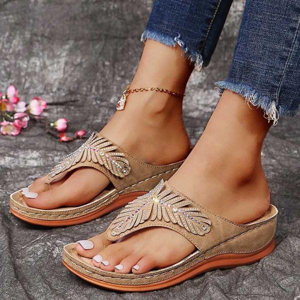 Hausschuhe 2022 Sommer Frauen Keil Hausschuhe Neue Blatt Form Strass Med Heels Flip-Flops Plattform Weibliche Sandalen Rutsche Schuh L230725