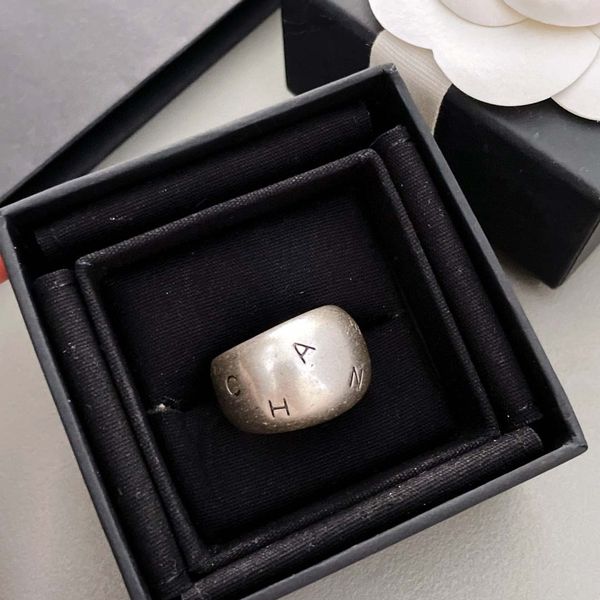 2023 Luxusqualität Charme Band Ring Silber mit Worten Desgin Have Box Stamp Spezialstil PS7353B