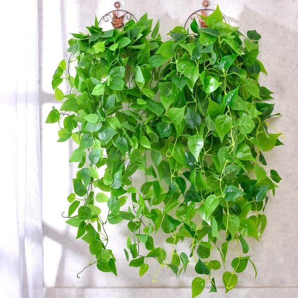 Flores decorativas 5 garfos plantas penduradas artificiais ao ar livre trepadeira de plástico hera verde parede videiras ramo para casa jardim decoração de festa de casamento