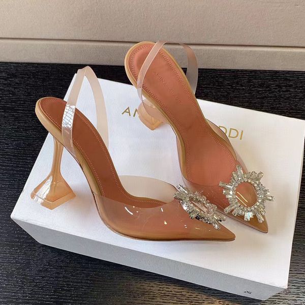 Amina muaddi ma'am begum kristal süslenmiş pvc pompalar ayakkabılar sarar yüksek topuklu kadınlar lüks tasarımcılar elbise ayakkabı akşam slingback kayış sandalet kristal ayakkabılar kutusu