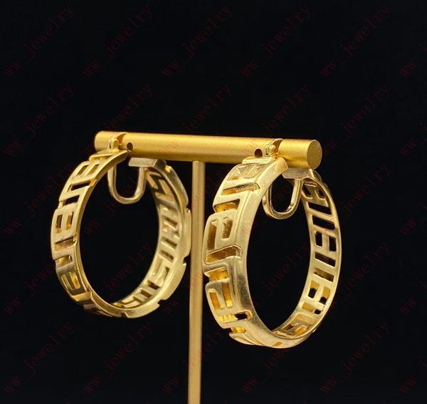 Hoop Huggie Gold vintage hollow pianura indietro motivo ad incastro grandi orecchini a cerchio, designer di gioielli progettano semplici pezzi singoli, regali di San Valentino