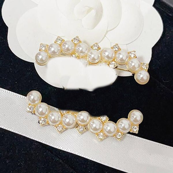 20 Style 18k Altın Kaplama Harfleri Broşlar Kadın Lüks Tasarımcı Lady Crystal Pearl Broş Pimleri Metal Takı Aksesuarları Paty Kk