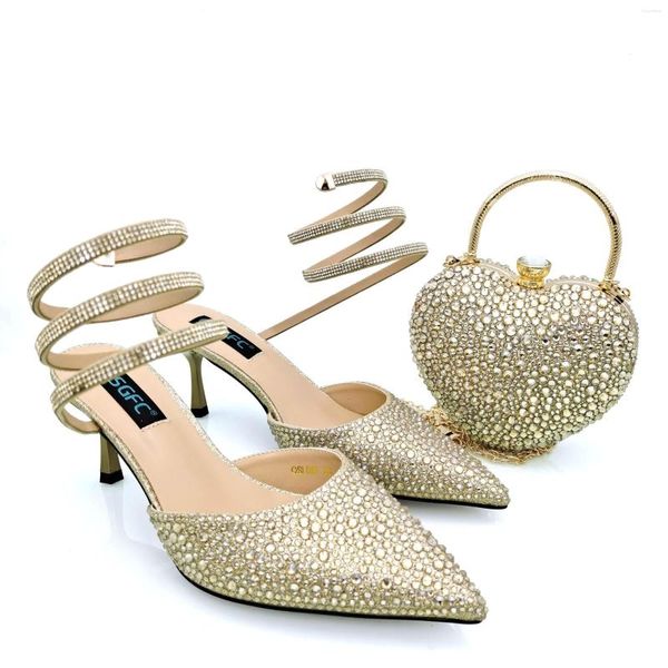 Sapatos formais Doershow Come Conjunto de Sapatos e Bolsas Femininas Decoradas Douradas Nigeriana Itália HRF1-27