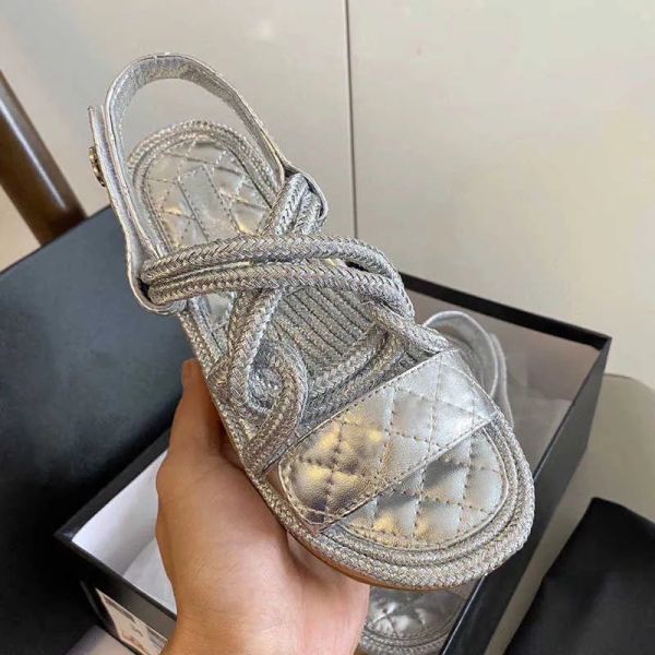 Sandalo da donna Pantofola Corda di canapa intrecciata Catena di metallo Designer Moda Lusso Elegante Materiale semplice Scarpe piatte Comode