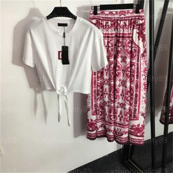 Moda Feminina Duas Peças T-shirt Estampada Conjuntos de Vestido Longo Gravata Fina Cintura Manga Curta Camiseta Vintage Floral Estampado Saia Plissada de Comprimento Médio Elegante Designer de Roupas Femininas