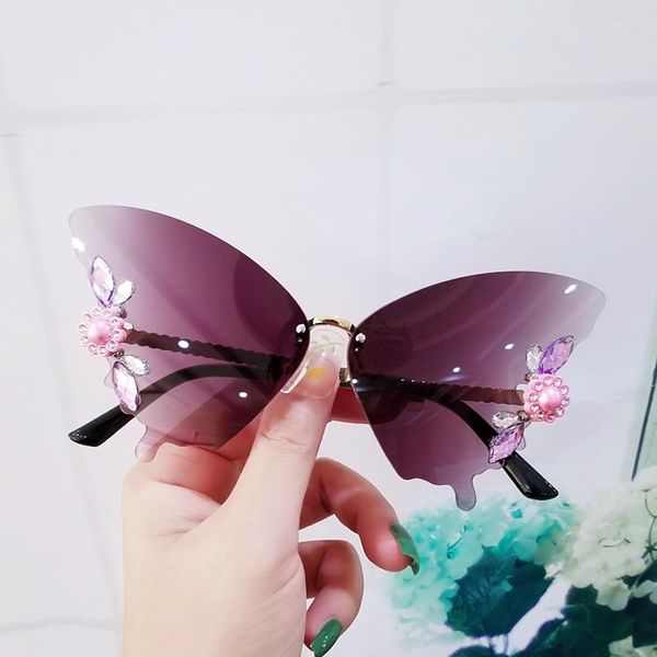 Occhiali da sole a forma di farfalla Occhiali da sole in metallo con diamanti decorativi da donna Fashion Outdoor Lady Street Pography Eyewear UV400