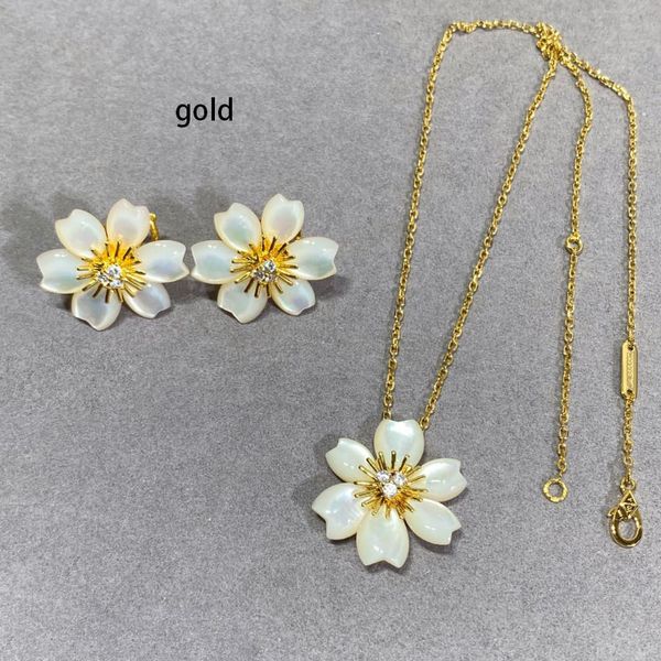 dupe marca di alta qualità naturale conchiglia di collana di fiori di perle orecchini per collana pendente da donna set di gioielli alla moda