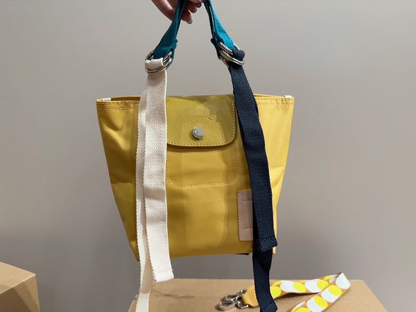 2023 Summer Cool с портативной сумкой для ужина размером с размером 25 см*20см на плечевой ремешок с одним плечом также может диагональ