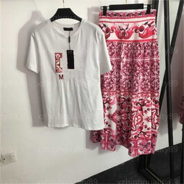 T-shirt Abiti Abito a due pezzi Designer Abbigliamento donna Semplicità Lettera Maglietta ricamata Elegante gonna a vita alta stampata vintage Abiti firmati casual