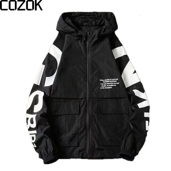 Herrenjacken Dünne Kapuzen-Outdoorjacke Männer Sonnencreme Sport Windjacke Briefdruck Mantel Herbst Lose College Unisex Frühling Sommer 230726