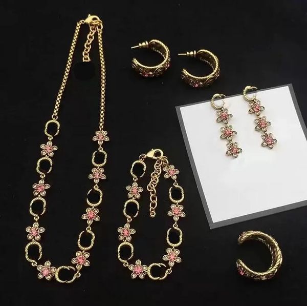 Conjunto de joias de designer colar de ouro luxos designers colares de pingente de pérola brincos de coração de ouro para mulheres pulseira de luxo