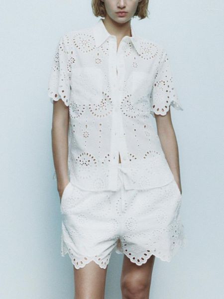Tute da donna Summer Casual White Cutwork Embroidery Co Ord Set Camicia a maniche corte e pantaloncini a vita alta Set da due pezzi Completo da donna