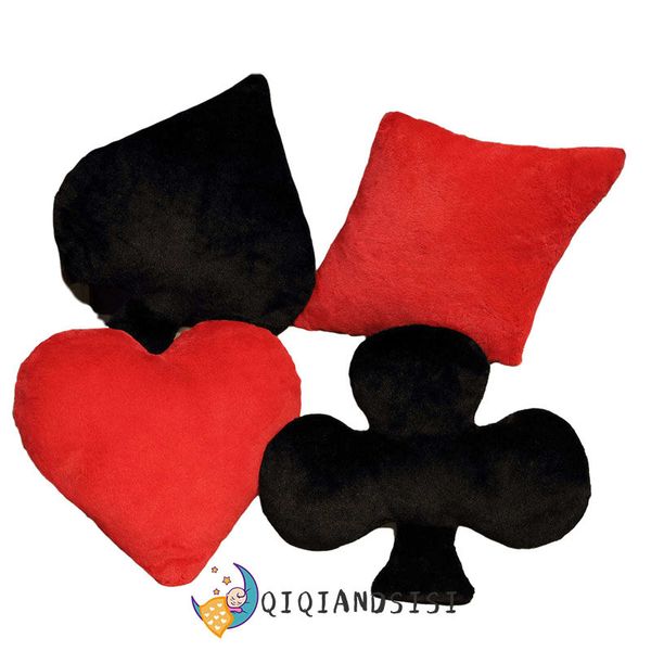 Плюшевые подушки подушки 1PC Покерные карты плюшевые подушки фаршированные красное сердце бриллиантовое черное клуб Spade Soft Decort для дивана кровать 230726