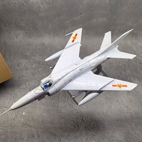 Aircraft Modle Diecast Metal Scala 1/72 China Strong 5 Q-5 Aereo da caccia in lega Modello di aereo militare Giocattolo Collezione o regalo per bambini 230725