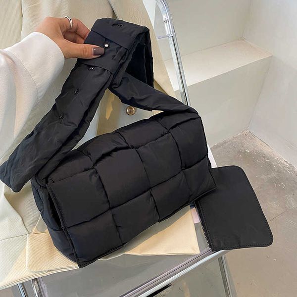 Bolsa transversal feminina de algodão de tecido de inverno Bolsas de ombro acolchoadas de baixo design para mulheres 2022 Marcas Espaço Bolsas e bolsas com aba