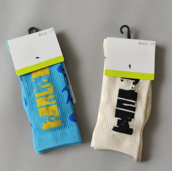Весна и летние носки для крюка мужчины и женщины модные цветные контрастные буквы длинные трубы тонкие спортивные носки оптом