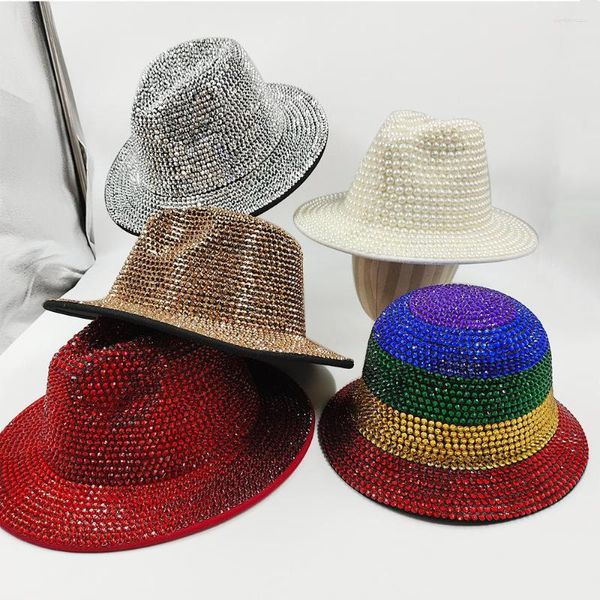 Boinas com strass e pérola Fedoras Chapéus de jazz para homens e mulheres Vermelho combinando Preto Diamante Palco Banquete Boné 2023 Atacado