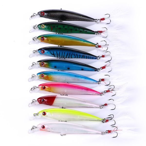 Esche esche 100PCS Bass Pike Fishing Lure 7.2g 9cm Minnow Wobblers Esca dura con gancio piuma Isca Esca artificiale pesca Attrezzatura da pesca 230727