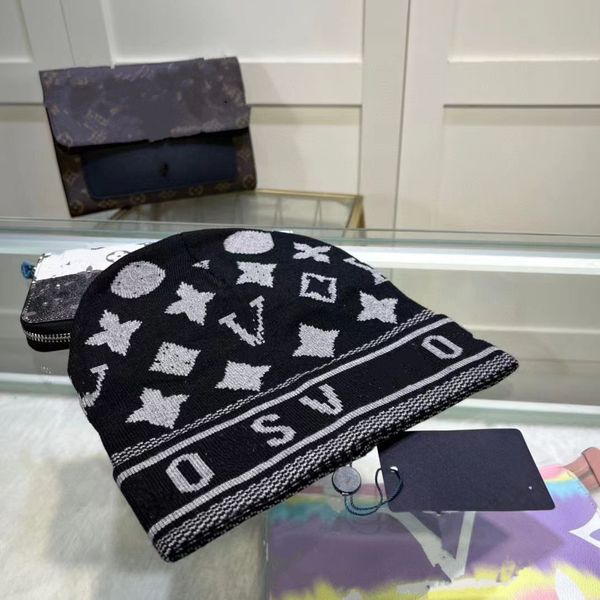 Moda Tasarımcı Şapkaları Erkek ve Kadınlar Beanie Sonbahar/Kış Termal Örgü Şapka Kayak Markası Bonnet Yüksek Kaliteli Ekose Kafatası Şapkası Lüks Sıcak Kapss