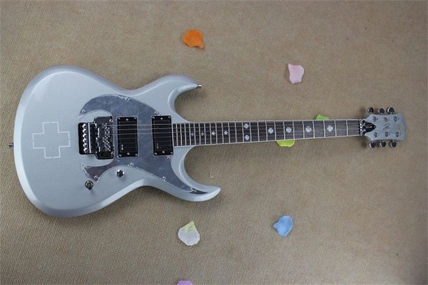 Custom Shop RZK-600 Silberne E-Gitarre, Chrom-Hardware, Mahagoni-Korpus, Palisander-Griffbrett, Akzeptieren Sie individuelle Anpassungen