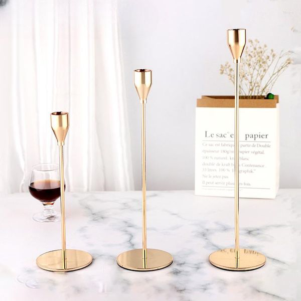 Portacandele 1PC/3Pcs Set Portacandele in metallo europeo Semplice decorazione di nozze d'oro Bar Party Living Room Home Decor Candeliere