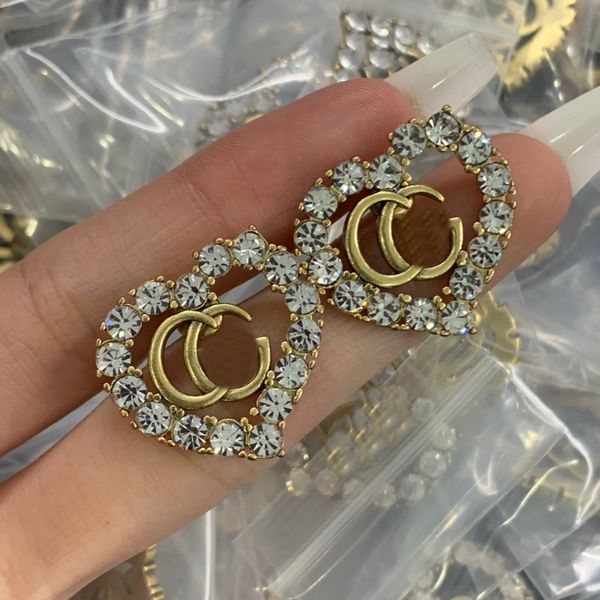 New Fashion Love Ear Stud Orecchino con diamante a forma di cuore Lettera Famoso marchio Ear hoop Orecchini Gioielli Lady regalo con scatola CGUE6 --33