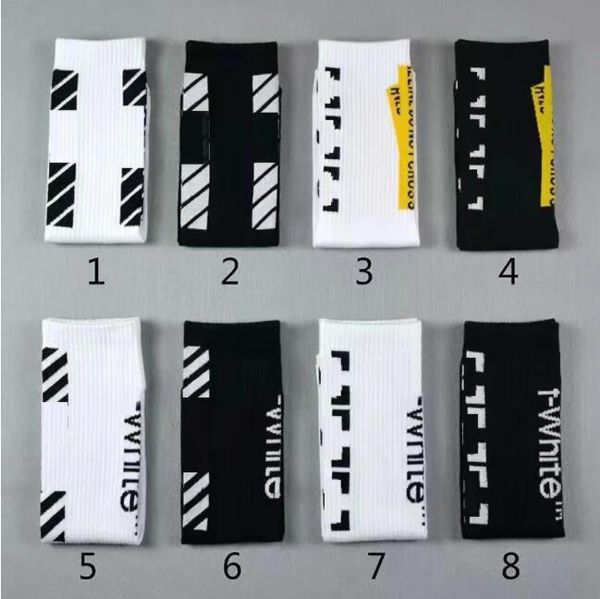 Modedesigner Streetwear Socken Damen Herren Hochwertige Baumwolle All-Match Pfeil XXX Druck Atmungsaktiv Schwarz Weiß Mischen Fußball Basketball Sportsocken