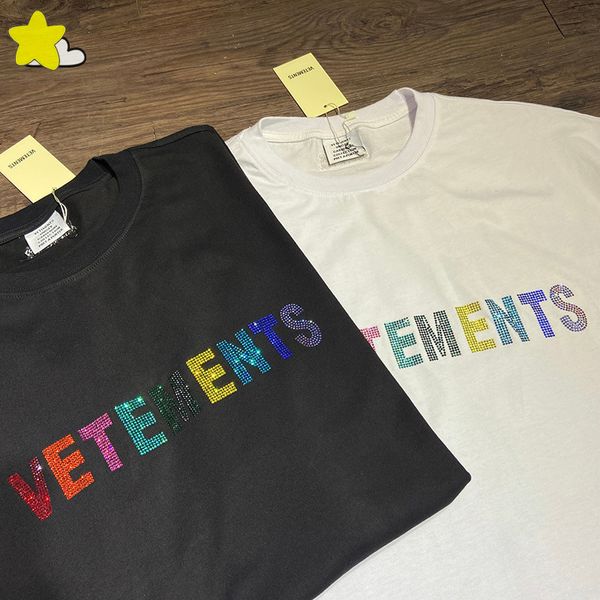 Camisetas Masculinas Oversized Vetements T-shirt Masculino Feminino Clássico Colorido Flash Drilling Preto Branco Casual Casal Verão Simples VTM Top Tee 230726